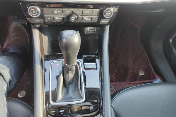 Used Jeep Compass 2020 220T Automatic Elite Edition Gear Lever