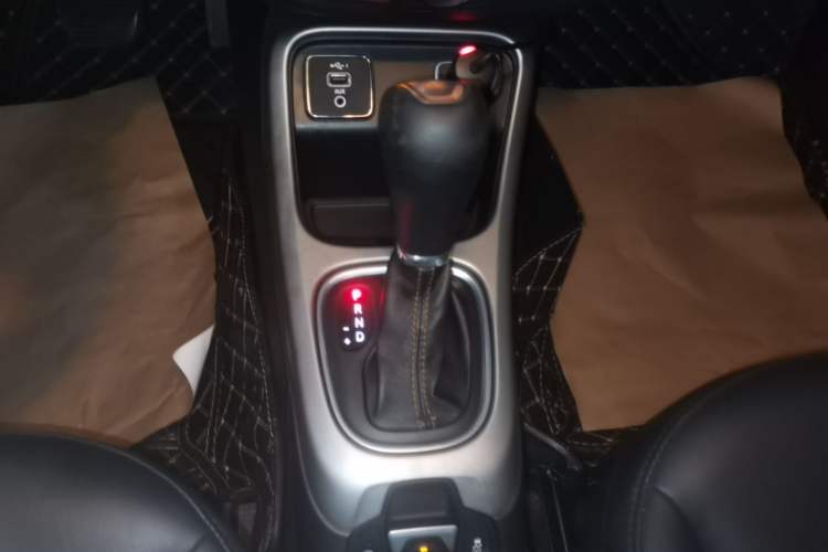 Used Jeep Compass 2020 220T Automatic Leading Edition Gear Lever