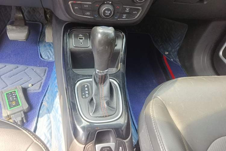 Used Jeep Compass 2020 220T Automatic Elite Edition Gear Lever