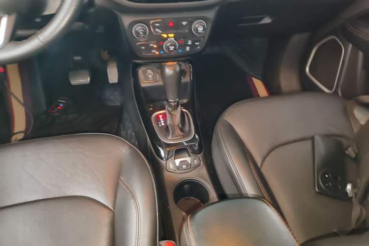 Used Jeep Compass 2020 220T Automatic Elite Edition Gear Lever