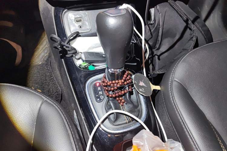 Used Jeep Compass 2020 220T Automatic Elite Edition Gear Lever
