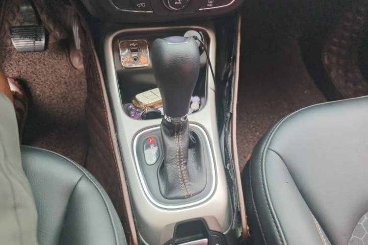 Used Jeep Compass 2020 220T Automatic Leading Edition Gear Lever