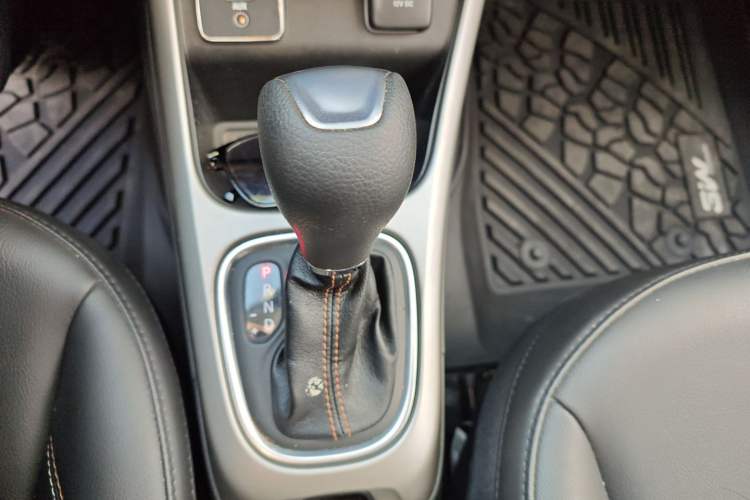 Used Jeep Compass 2020 220T Automatic Leading Edition Gear Lever