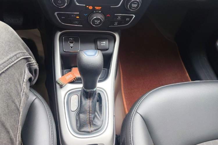 Used Jeep Compass 2020 220T Automatic Leading Edition Gear Lever