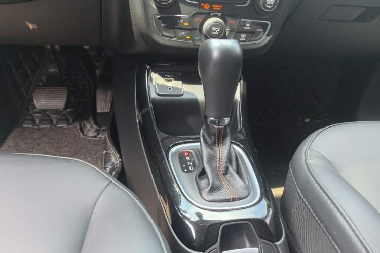 Used Jeep Compass 2020 220T Automatic Elite Edition Gear Lever