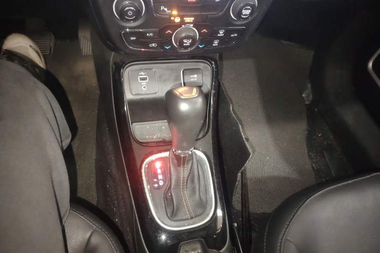 Used Jeep Compass 2020 220T Automatic Elite Edition Gear Lever