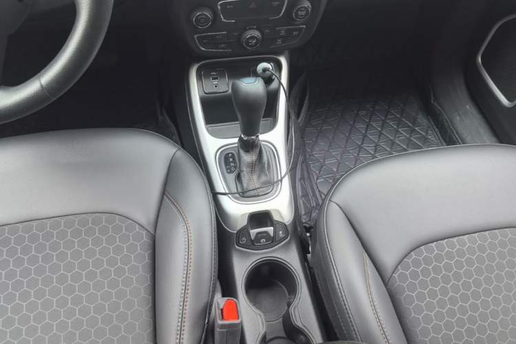 Used Jeep Compass 2020 220T Automatic Leading Edition Gear Lever