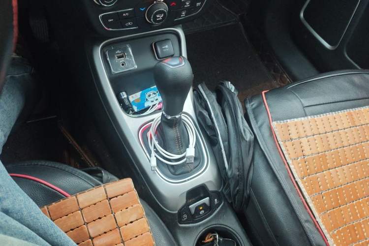 Used Jeep Compass 2020 220T Automatic Leading Edition Gear Lever