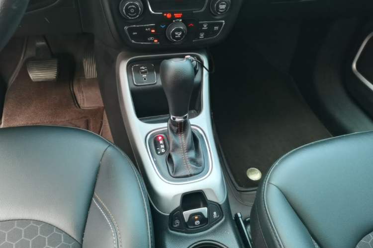 Used Jeep Compass 2020 220T Automatic Leading Edition Gear Lever