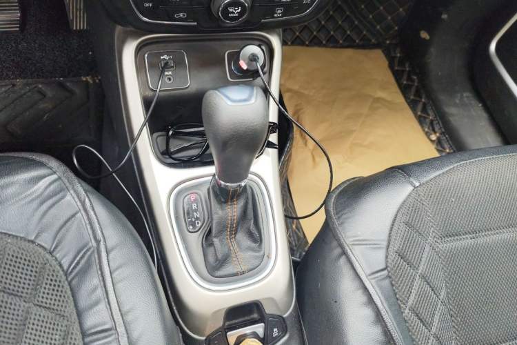 Used Jeep Compass 2020 220T Automatic Leading Edition Gear Lever
