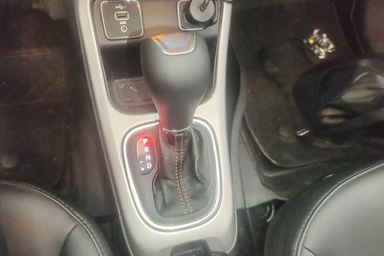 Used Jeep Compass 2020 220T Automatic Leading Edition Gear Lever