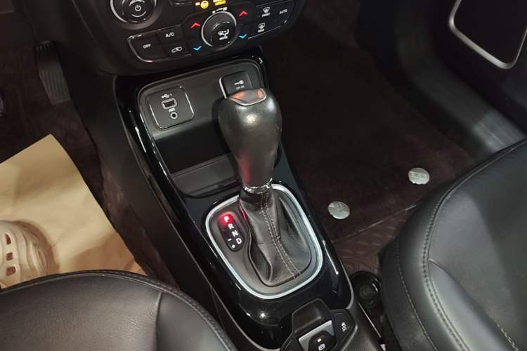 Used Jeep Compass 2020 220T Automatic Elite Edition Gear Lever