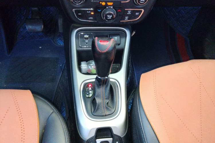 Used Jeep Compass 2020 220T Automatic Leading Edition Gear Lever