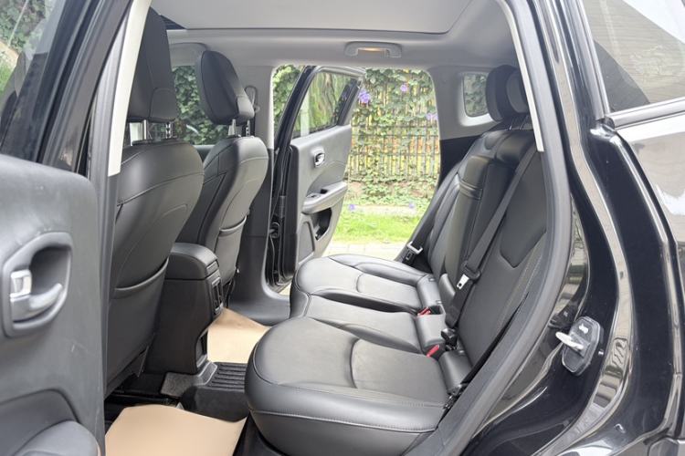 Used Jeep Compass 2020 220T Automatic Elite Edition Interior 2