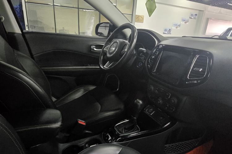 Used Jeep Compass 2020 220T Automatic Elite Edition Interior 2