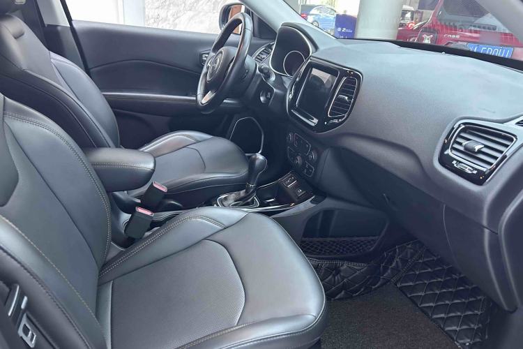 Used Jeep Compass 2020 220T Automatic Elite Edition Interior 3