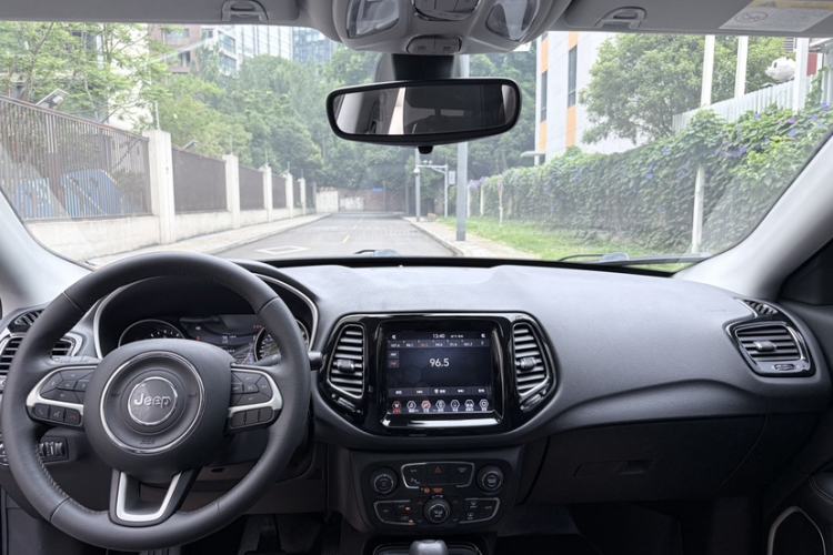 Used Jeep Compass 2020 220T Automatic Elite Edition Interior 3