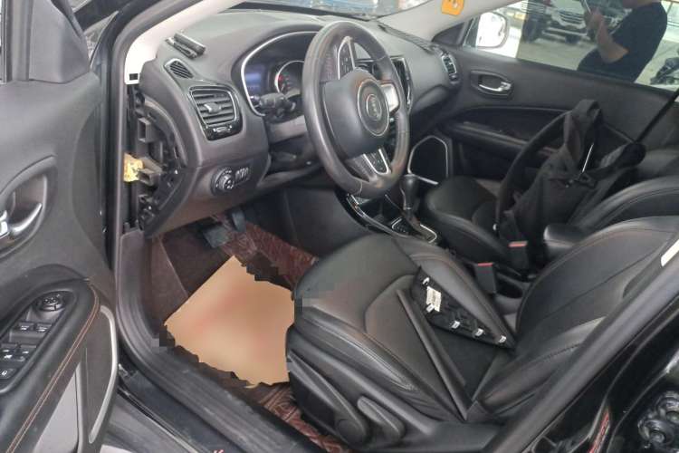 Used Jeep Compass 2020 220T Automatic Elite Edition Interior 3