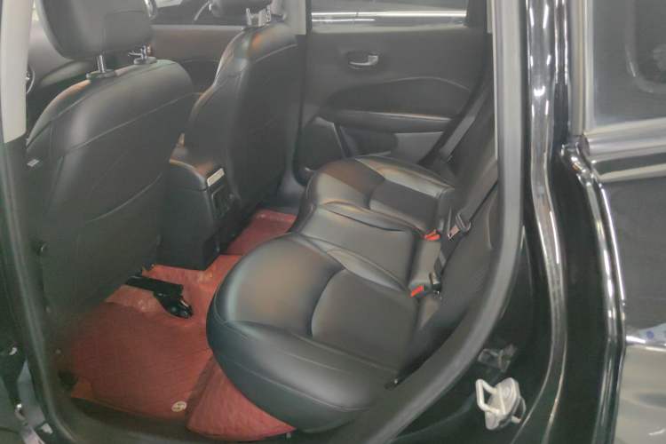 Used Jeep Compass 2020 220T Automatic Elite Edition Interior 3