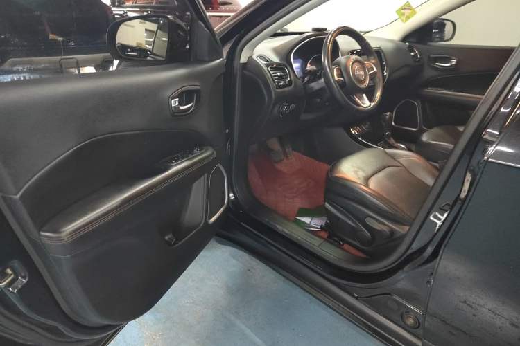 Used Jeep Compass 2020 220T Automatic Elite Edition Interior 3
