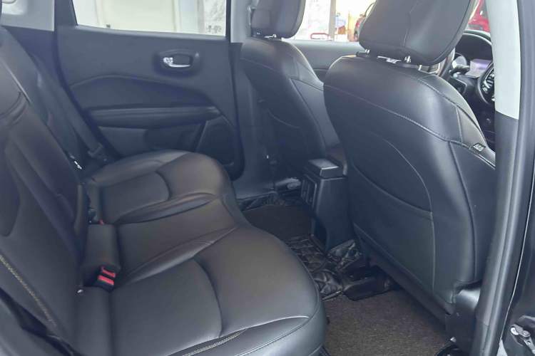 Used Jeep Compass 2020 220T Automatic Elite Edition Interior 4