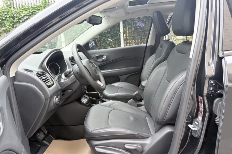 Used Jeep Compass 2020 220T Automatic Elite Edition Interior 4