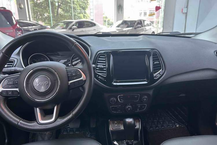Used Jeep Compass 2020 220T Automatic Elite Edition Interior 5