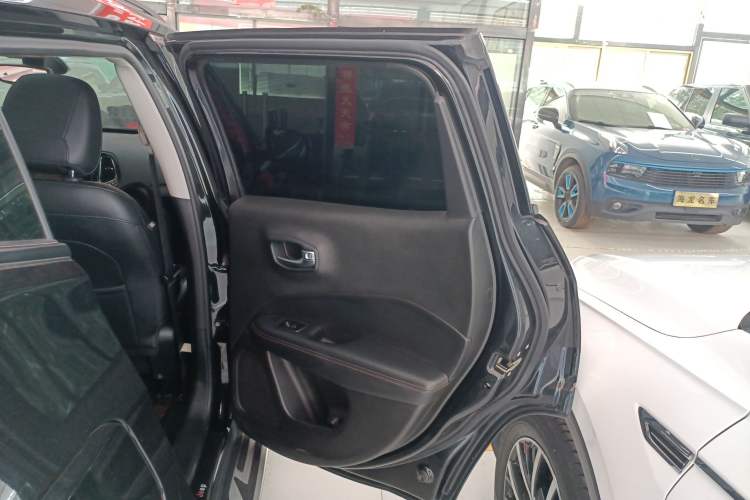 Used Jeep Compass 2020 220T Automatic Elite Edition Interior 6