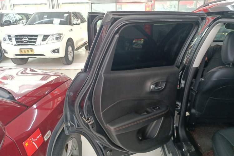 Used Jeep Compass 2020 220T Automatic Elite Edition Interior 8