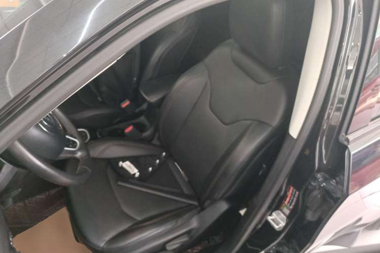 Used Jeep Compass 2020 220T Automatic Elite Edition Left Front Seat