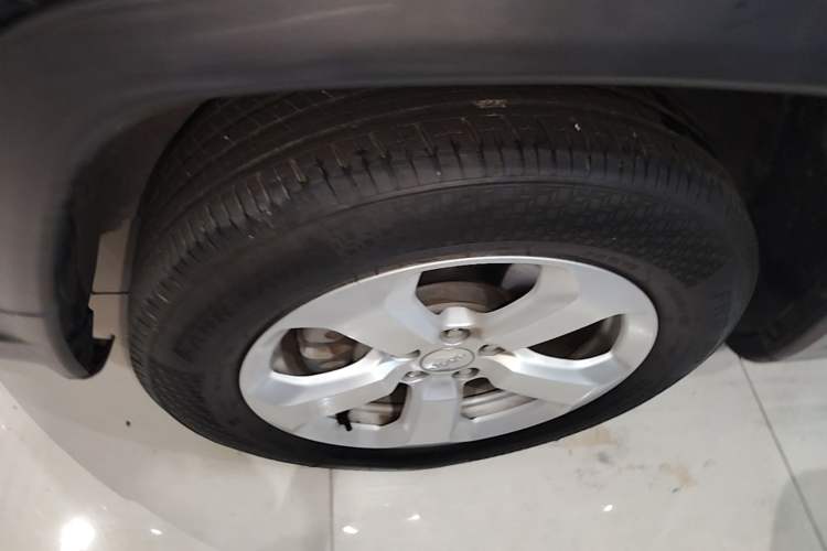 Used Jeep Compass 2020 220T Automatic Elite Edition Left Front Wheel Hub