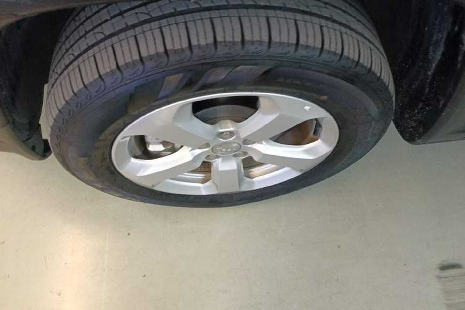 Used Jeep Compass 2020 220T Automatic Elite Edition Left Front Wheel Hub