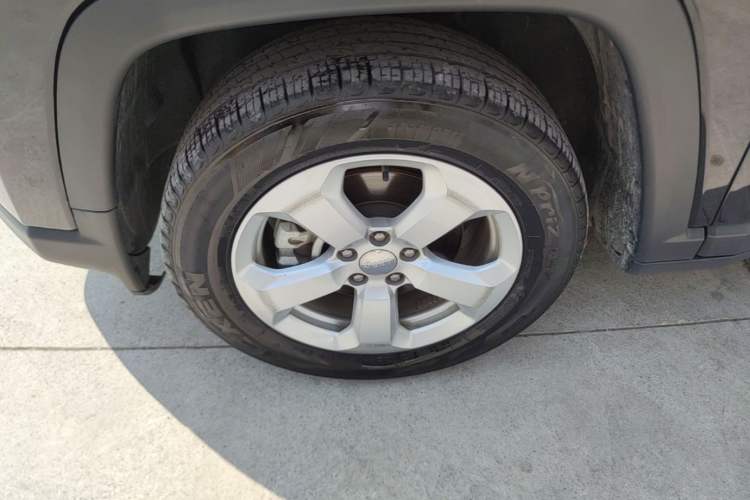 Used Jeep Compass 2020 220T Automatic Elite Edition Left Front Wheel Hub