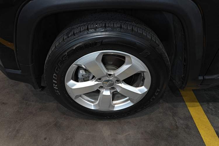Used Jeep Compass 2020 220T Automatic Leading Edition Left Front Wheel Hub