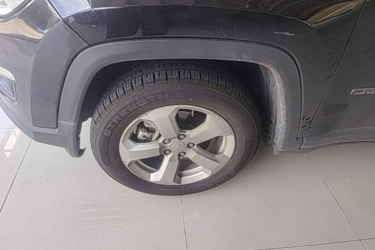 Used Jeep Compass 2020 220T Automatic Leading Edition Left Front Wheel Hub