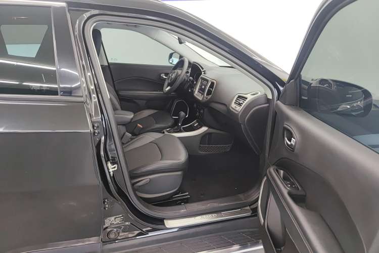 Used Jeep Compass 2020 220T Automatic Leading Edition Right Front Seat