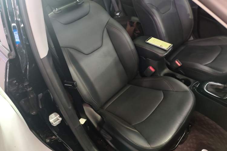 Used Jeep Compass 2020 220T Automatic Elite Edition Right Front Seat
