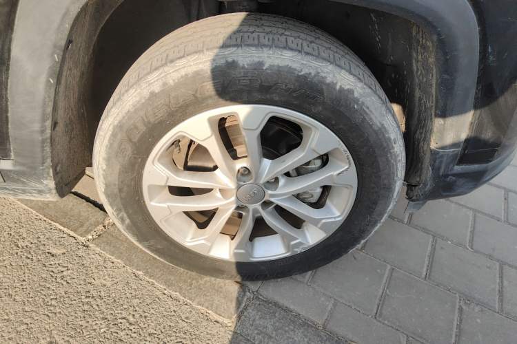 Used Jeep Compass 2020 220T Automatic Elite Edition Right Front Wheel Hub