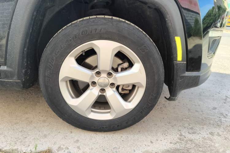 Used Jeep Compass 2020 220T Automatic Leading Edition Right Front Wheel Hub