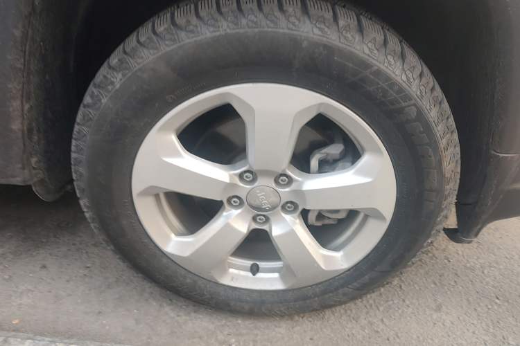 Used Jeep Compass 2020 220T Automatic Elite Edition Right Front Wheel Hub
