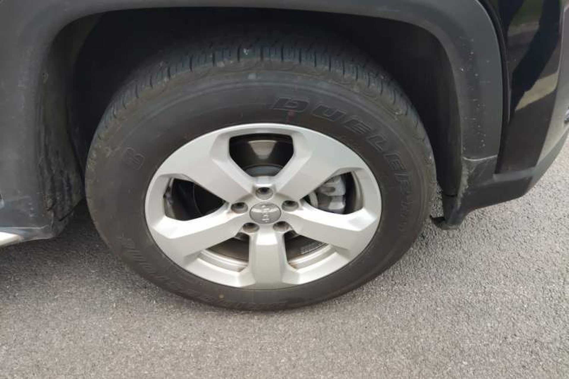 Used Jeep Compass 2020 220T Automatic Elite Edition Right Front Wheel Hub