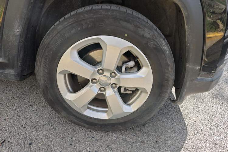 Used Jeep Compass 2020 220T Automatic Leading Edition Right Front Wheel Hub