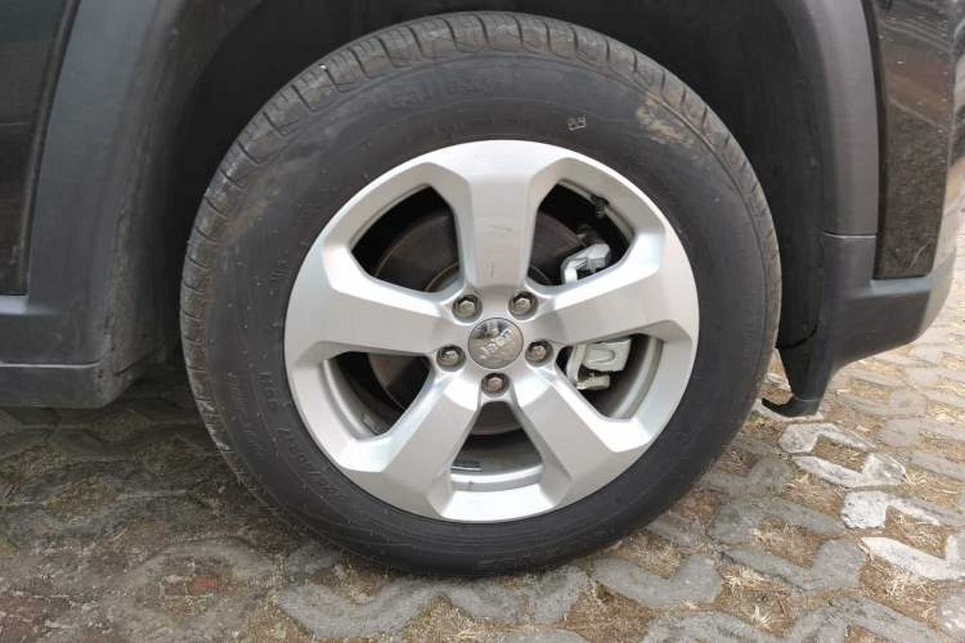 Used Jeep Compass 2020 220T Automatic Leading Edition Right Front Wheel Hub