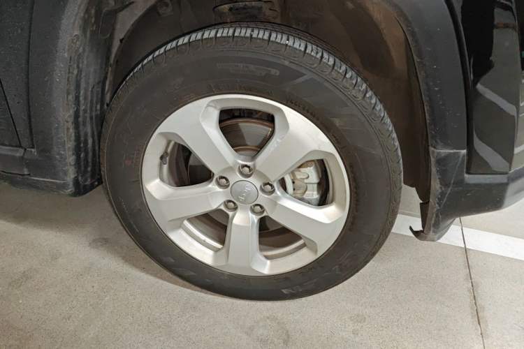 Used Jeep Compass 2020 220T Automatic Elite Edition Right Front Wheel Hub