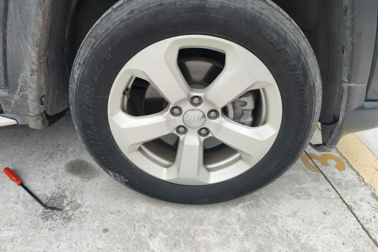 Used Jeep Compass 2020 220T Automatic Leading Edition Right Front Wheel Hub