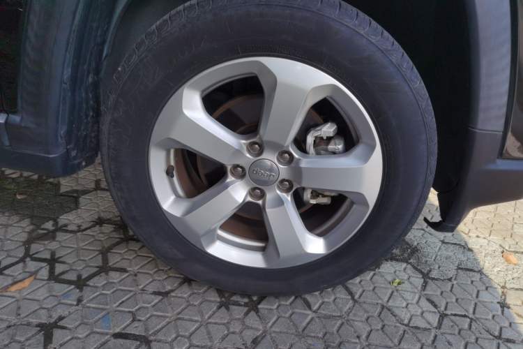 Used Jeep Compass 2020 220T Automatic Elite Edition Right Front Wheel Hub