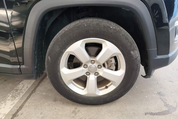 Used Jeep Compass 2020 220T Automatic Elite Edition Right Front Wheel Hub