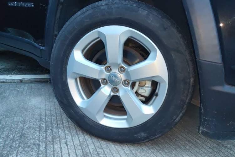 Used Jeep Compass 2020 220T Automatic Elite Edition Right Front Wheel Hub