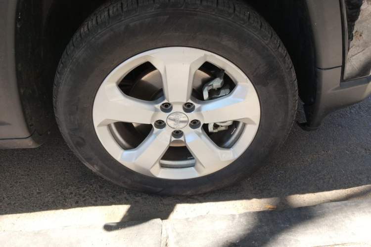 Used Jeep Compass 2020 220T Automatic Leading Edition Right Front Wheel Hub