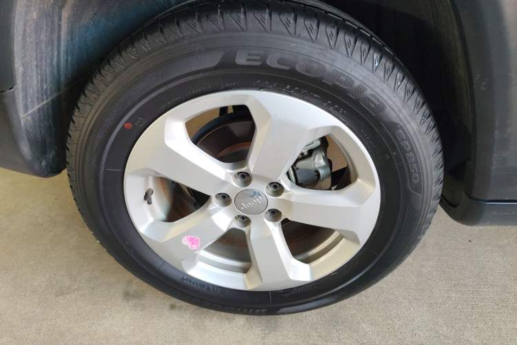 Used Jeep Compass 2020 220T Automatic Leading Edition Right Rear Wheel Hub